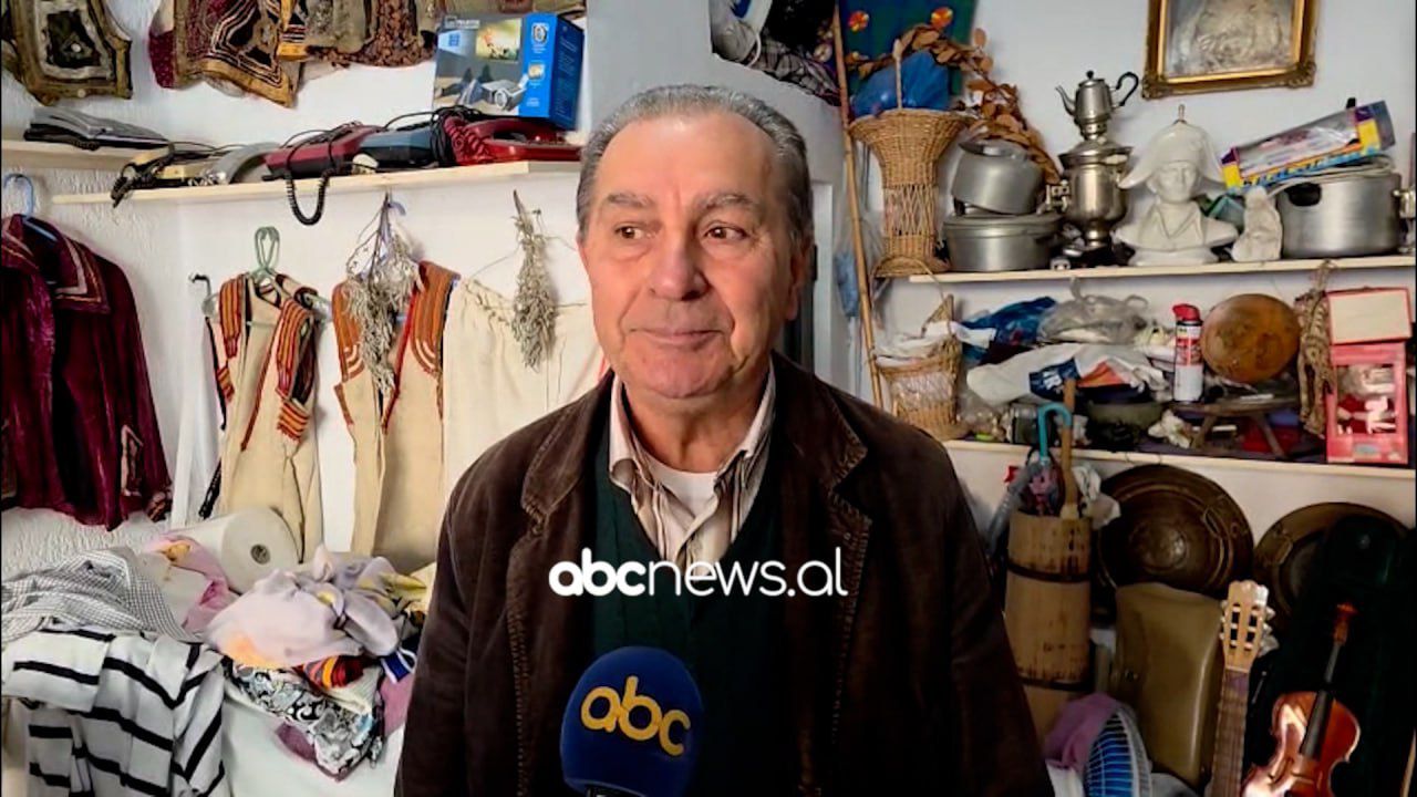 Ish ushtaraku shet relikte të së kaluarës  E gjithë Shqipëria brenda një dyqani në Fier