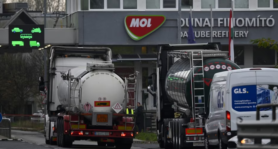 Kompania hungareze në bisedime për të blerë aksione ruse në Industrinë e Naftës së Serbisë