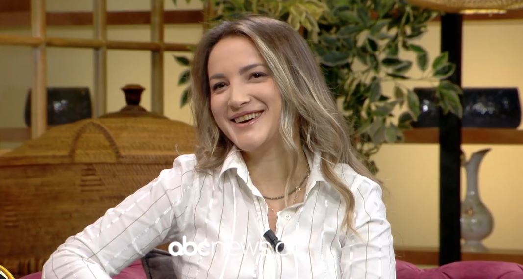 Vajza realizon ëndrrën e babait/ Rrëfimi i Sarës që çoi të atin në stadiumin që ai leu vetë