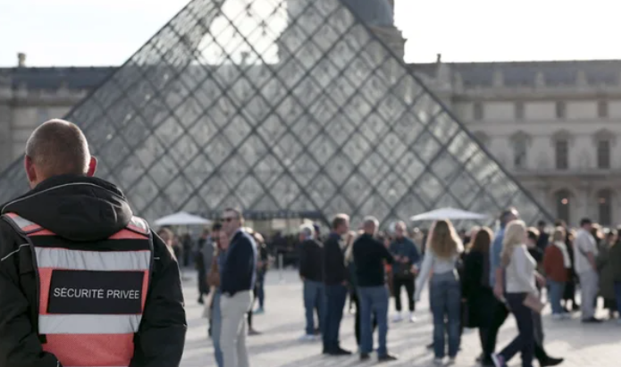 Muzeu i Luvrit rrit çmimet për vizitorët jashtë Evropës me 45 përqind