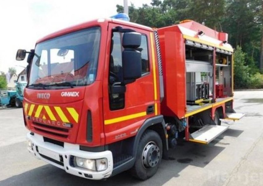 Digjet një banesë në Shkodër  3 zjarrfikëse ndërhyjnë për të shuar flakët