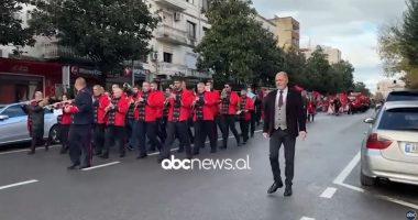 Nga parada me flamuj e kuaj te kurorat me lule, si u festua në Shkodër dita e Flamurit