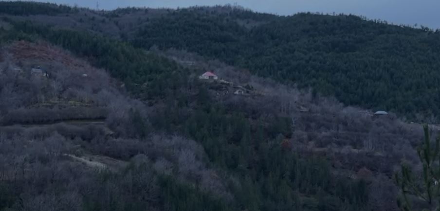 Të dyshuar për terrorizëm/ Operacioni në Fushë-Arrëz, dy të armatosurit nuk dorëzohen