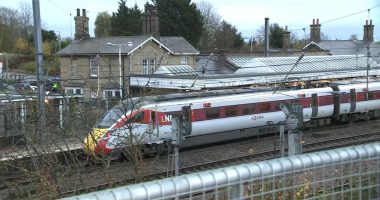 Sulm me thikë në tren/ Angli, disa persona të plagosur