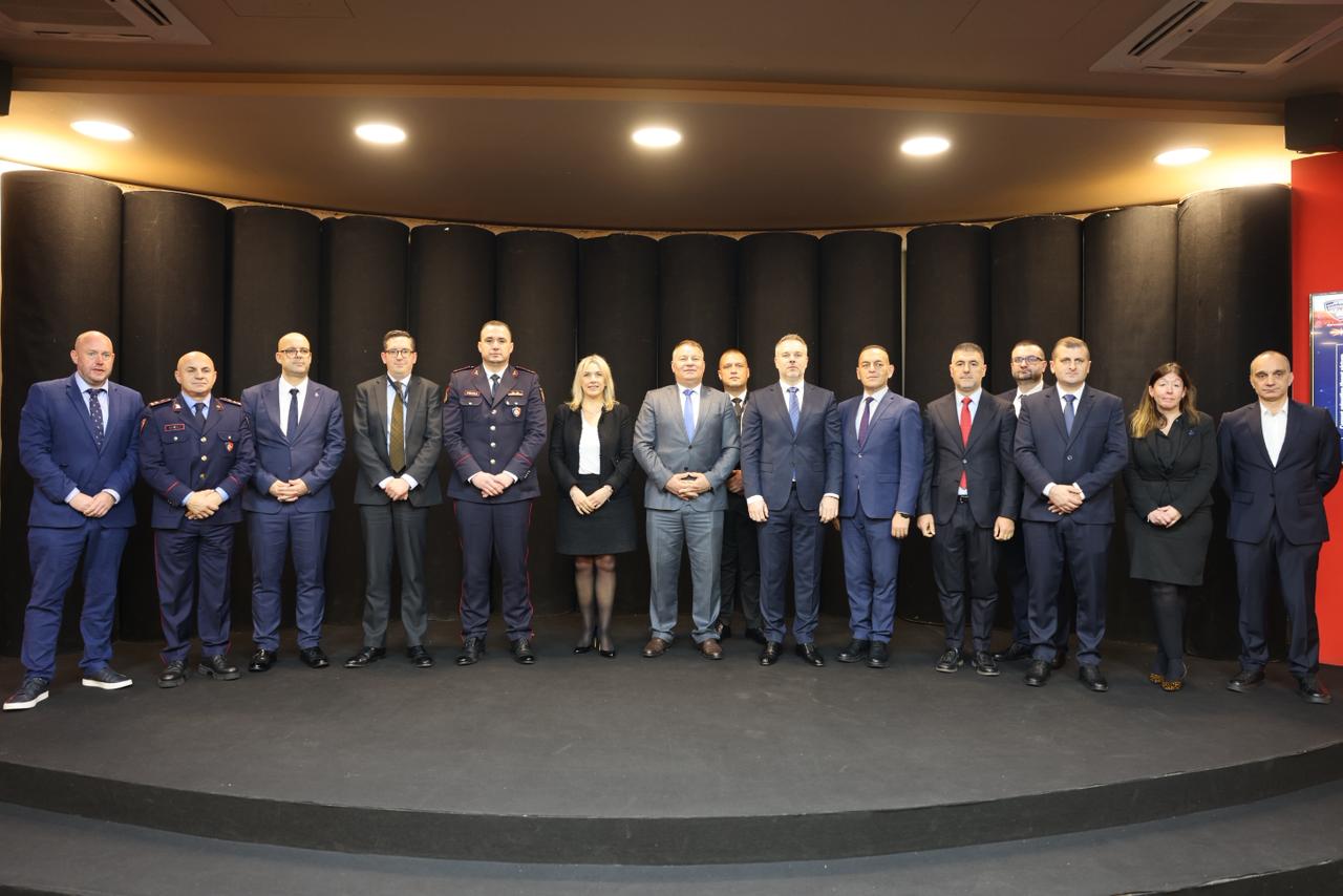 Lufta kundër emigracionit të paligjshëm  Task Forcë e përbashkët Britani e Madhe Shqipëri Kosovë Mali i Zi Maqedoni e Veriut