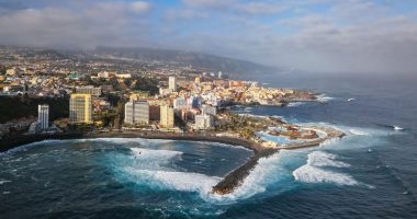 Dallgë masive në Tenerife, 3 të vdekur dhe 15 të plagosur