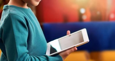 Parlamenti Evropian propozon kufizim të mediave sociale për fëmijët nën 16 vjeç