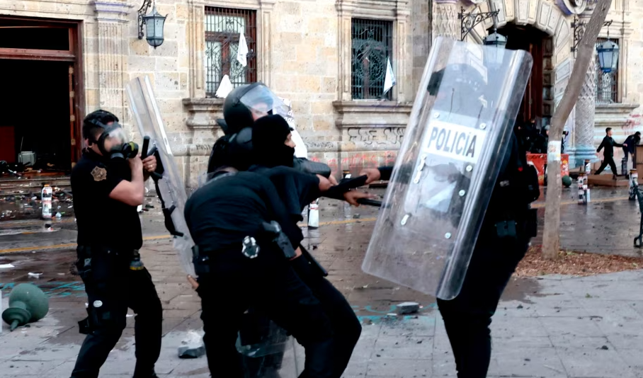 protesta-ne-meksike-kunder-qeverise-dhe-dhunes-se-karteleve-120-te-plagosur