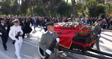 Nano, ‘xhiro’ e fundit në Bulevard. “Politikani që urrente populizmin’ përcillet nga mijëra tiranas