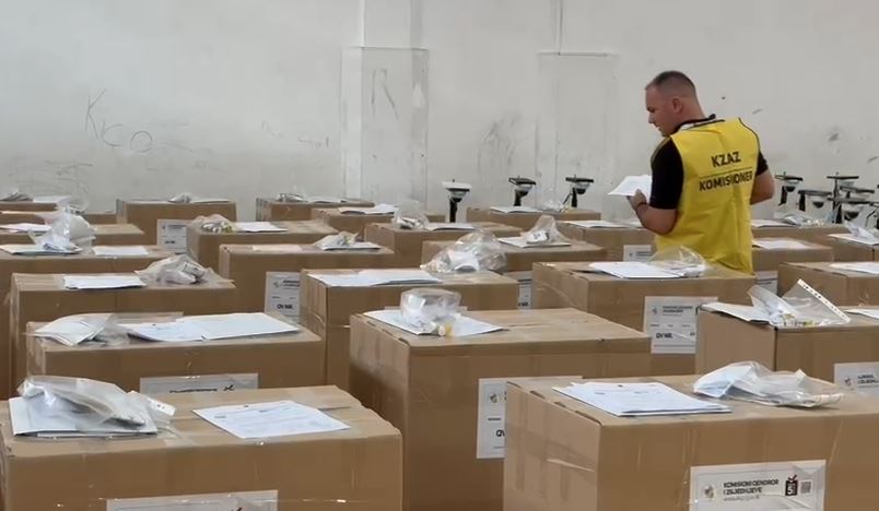 Vlora në prag të zgjedhjeve  Nis shpërndarja e materialeve zgjedhore në KZAZ 84