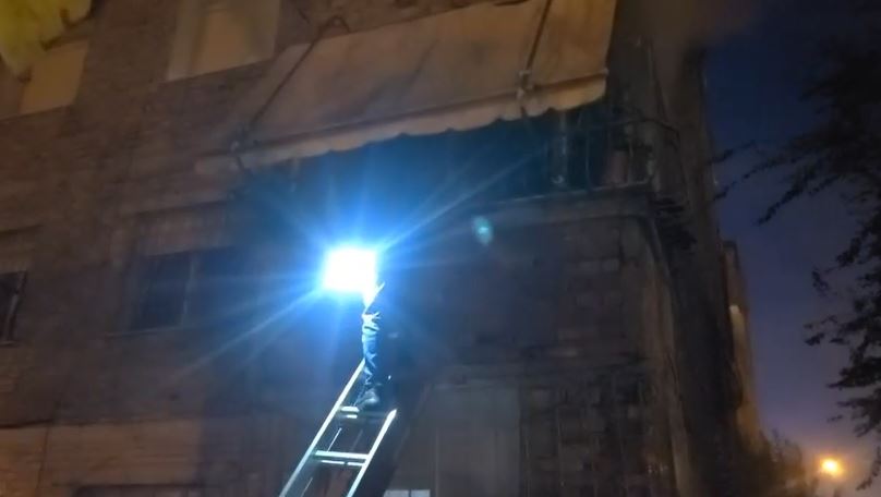 Përfshihet nga flakët një banesë në Vlorë