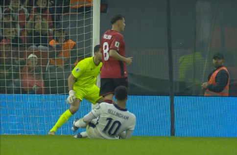  Paqe  në 45 minutat e para  Barazim pa gola mes Shqipërisë dhe Anglisë