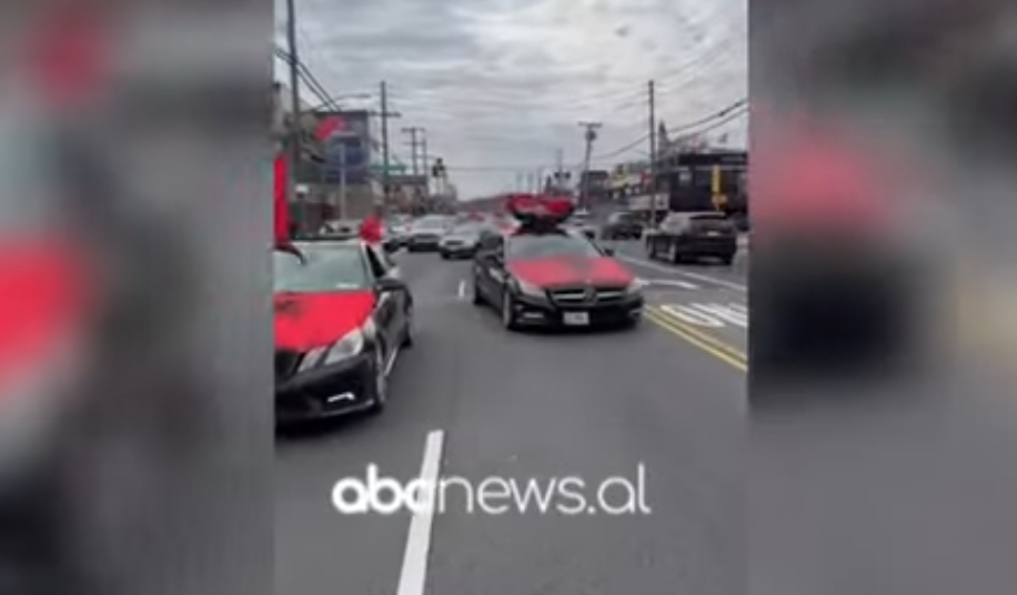 VIDEO/ Në prag të festave të nëntorit, New York ‘vishet’ kuq e zi nga shqiptarët