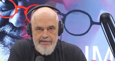 “Rritja e pagës minimale do të vazhdojë”/ Rama: 700 euro deri në fund të mandatit