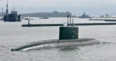 Ukraina godet një nëndetëse ruse në Detin e Zi