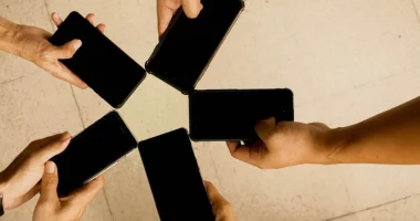 Australia ndalon rrjetet sociale për personat nën 16 vjeç