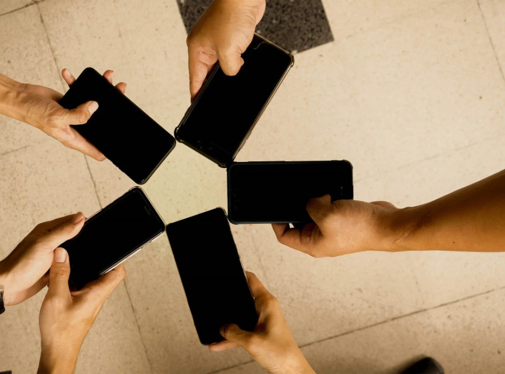 Australia ndalon rrjetet sociale për personat nën 16 vjeç