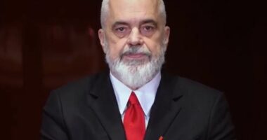 Urimi i kryeministrit për Vitin e Ri/ Rama: Ndryshuam Shqipërinë, e bëmë europiane