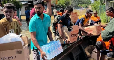 Cikloni godet rëndë Sri Lankën/ Mijëra vullnetarë mobilizohen mes përmbytjeve shkatërrimtare