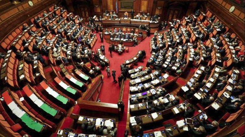 Itali  Parlamenti miraton buxhetin e diskutueshëm të vitit 2026