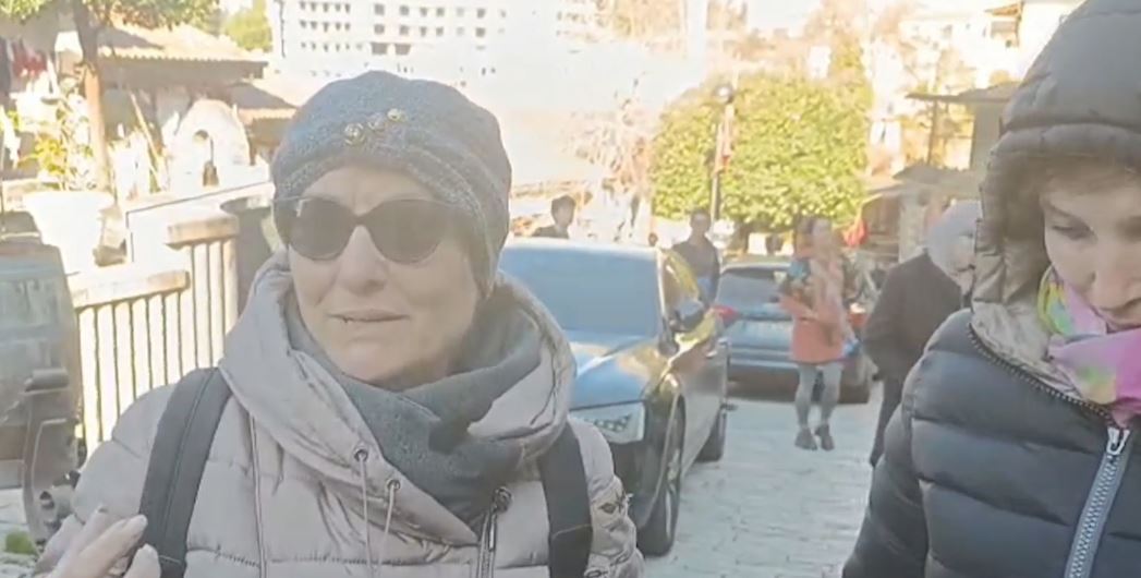 Fundviti gjen Krujën plot me turistë  Vizitorë vendas e të huaj preferojnë muzeun dhe pazarin karakteristik