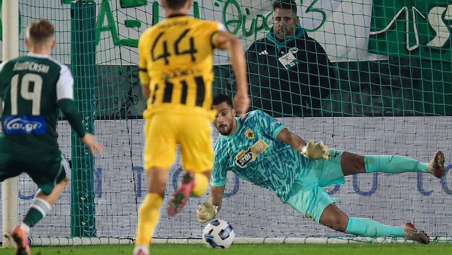 Strakosha   hero  në Athinë  Portieri kuqezi   vendos duart  ne derbin Panathinaikos AEK