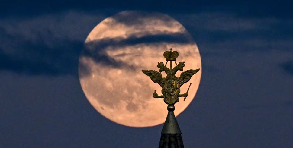 Rusia synon të ndërtojë një central bërthamor në Hënë