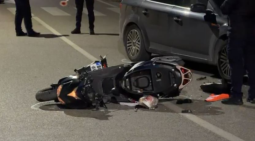VIDEO/ Aksident në Lezhë, makina përplaset me motorin