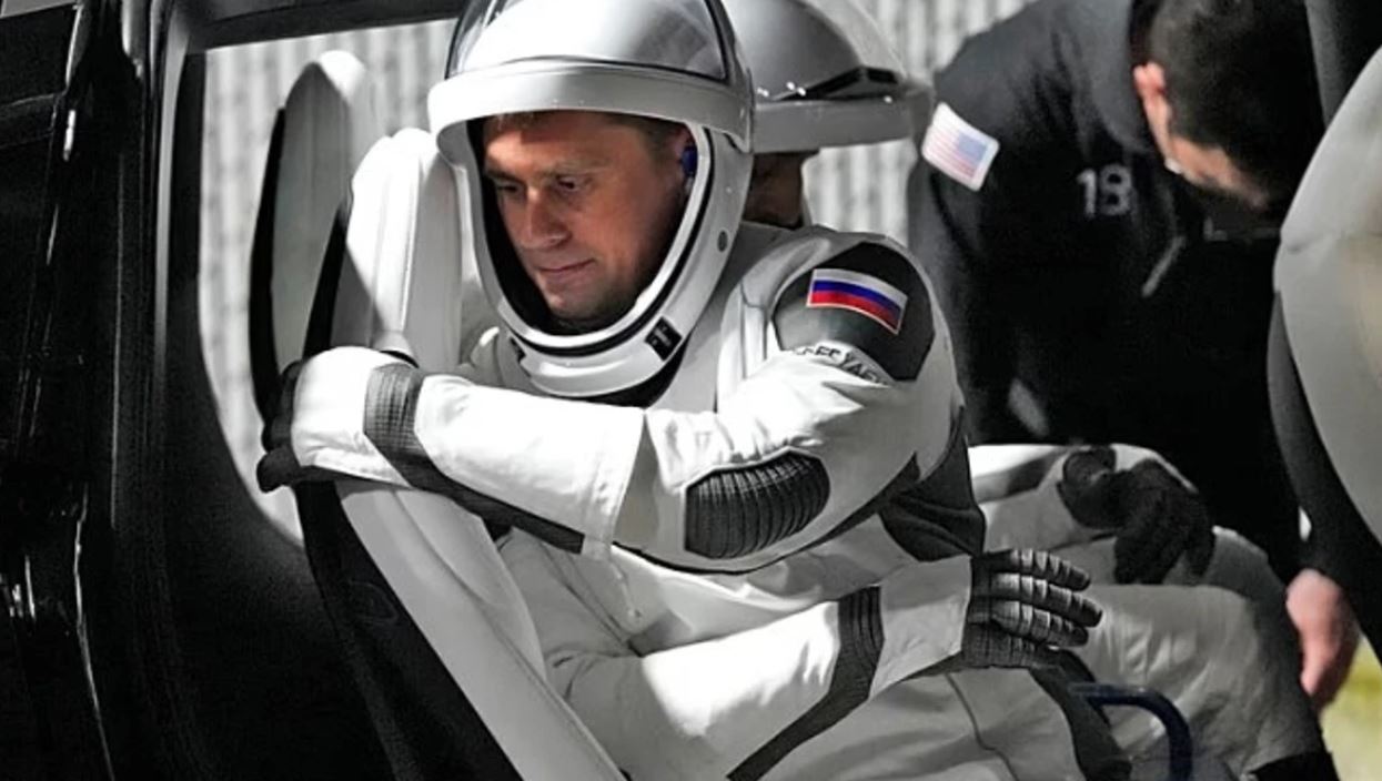 Kozmonauti rus përjashtohet për spiunazh/ Kapet duke fotografuar materiale të ndjeshme të SpaceX