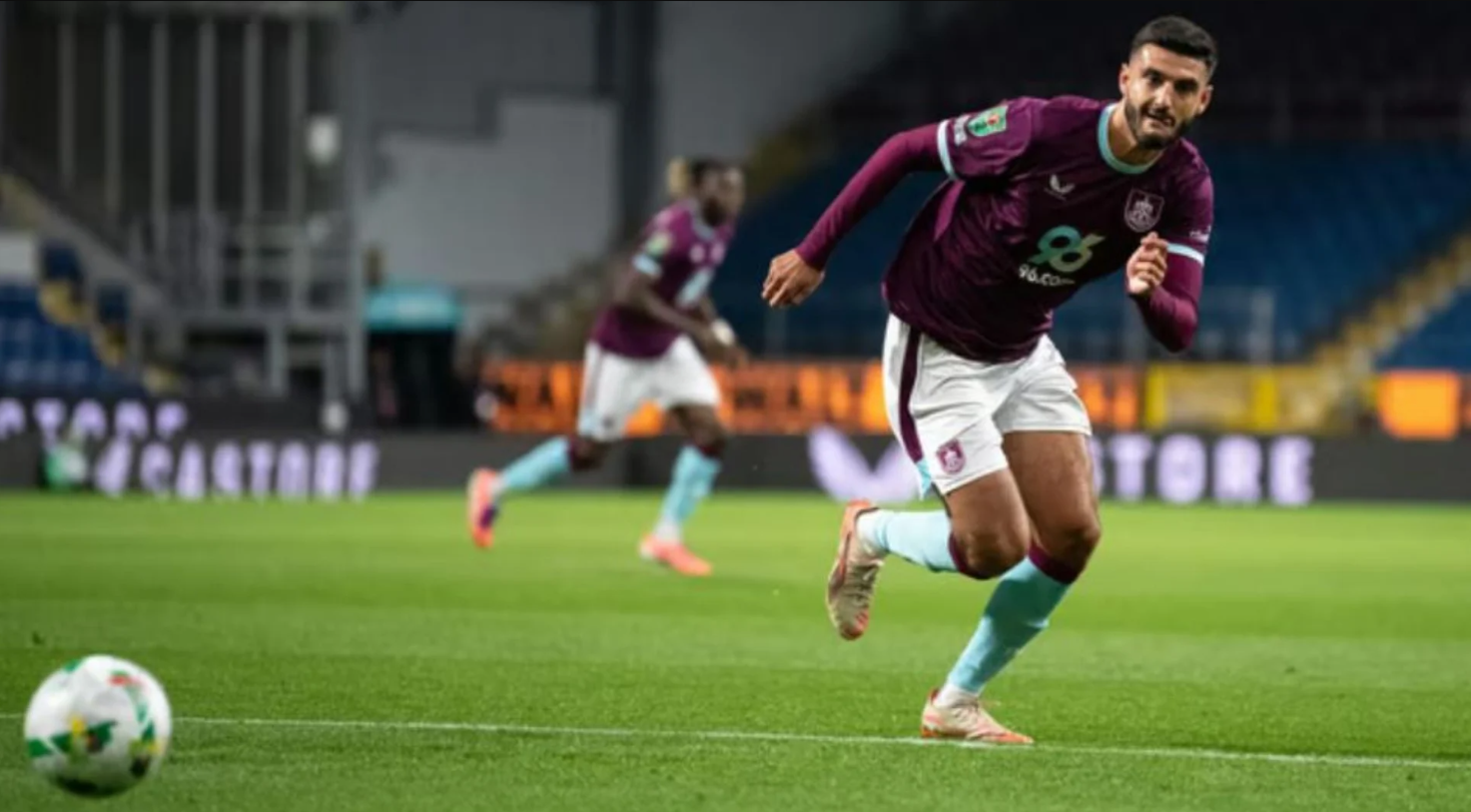 Broja kap “ylberin”/  Trajneri Parker thotë fjalë të shkëlqyera për sulmuesin shqiptar