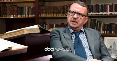 Shpirti i qytetit në penën e Stefan Çapaliku: Vdekja e orës së qytetit, metaforë për ringjalljen e së shkuarës