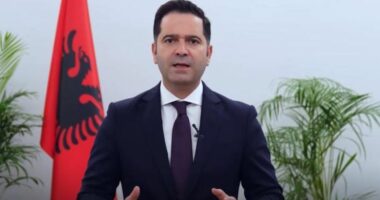 Festat, bonus për disa kategori/ Qeveria jep 15 mijë lekë për familjet me ndihmë ekonomike dhe personat me aftësi ndryshe