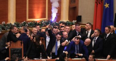 Dhuna në Kuvend, mblidhet “Etika”/ Sekretariati vendos ndëshkimet për 29 deputetë