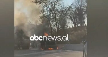 VIDEO/ Makina digjet në rrugë, nuk raportohet për të lënduar