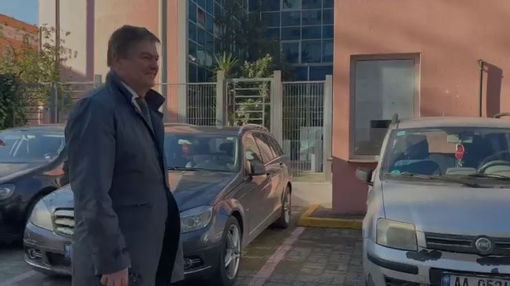 Hetimet për 21 janarin  paraqitet në SPAK ish Presidenti Bamir Topi