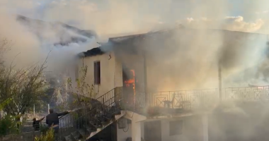 VIDEO/ Gramsh, flakët shkrumbojnë banesën