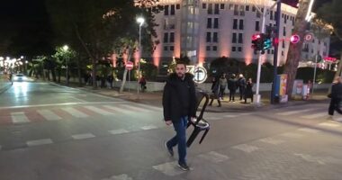 Beteja për… sheshin/ Policia përzë Lapajn, i hap vend Berishës. Pse u shfaq Argita Berisha në protestë?