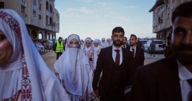 Dashuri mes rrënojave/ Ceremonia që bashkoi 54 çifte në zemër të Gazës së shkatërruar