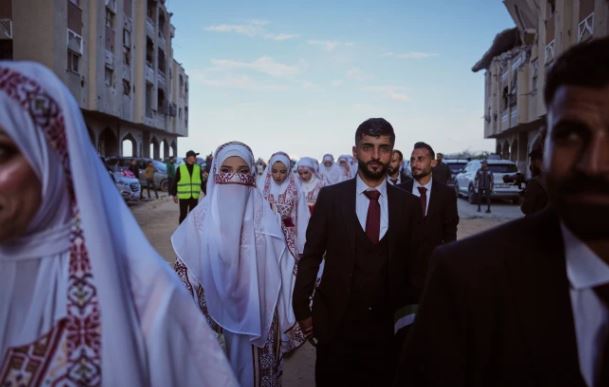 Dashuri mes rrënojave  Ceremonia që bashkoi 54 çifte në zemër të Gazës së shkatërruar