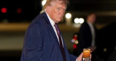 Trump “spastron” ambasadorët/ Largohen 30 diplomatë karriere, lëvizje edhe në dy vende të rajonit