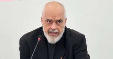 Pas mbledhjes së grupit parlamentar të PS, Rama takim me kryetarët e bashkive në Golem