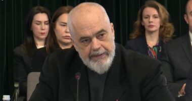 “Sanksione për ata që s’informojnë”/ Rama: Problem liria e shpifjes. Qeveria s’ka ngritur padi ndaj gazetarëve