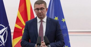 Mickoski, tre herë kryetar i VMRO-DPMNE/ “Nuk lëvizim asnjë hap nga qëndrimi për Bullgarinë”