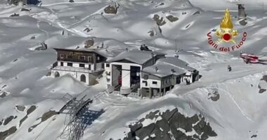 Teleferiku përplaset në barrierën e stacionit malor/ Itali, gjashtë të lënduar dhe më shumë se 100 të bllokuar
