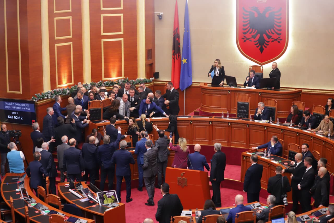 Përfundon seanca plenare  Betimi i Shabanit mes tensioneve nga PD  përjashtohet Noka e Balliu