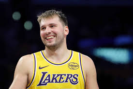 “Mbretërit” kthejnë Lakers te fitorja/ Luka Donçiç dhe LeBron James nxjerrin nga kriza skuadrën e tyre