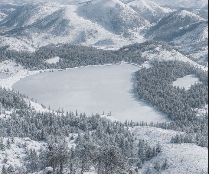 Kreyministri Rama ndan foton nga Lura e mbuluar me dëborë  Pamje përrallore