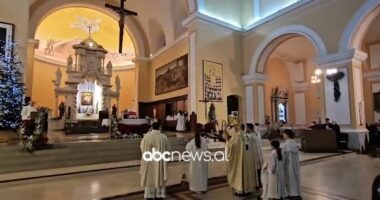 Vigjilja e Krishtlindjes/ Mbahet Mesha e Shenjtë në Katedralen “Shën Shtjefni” në Shkodër
