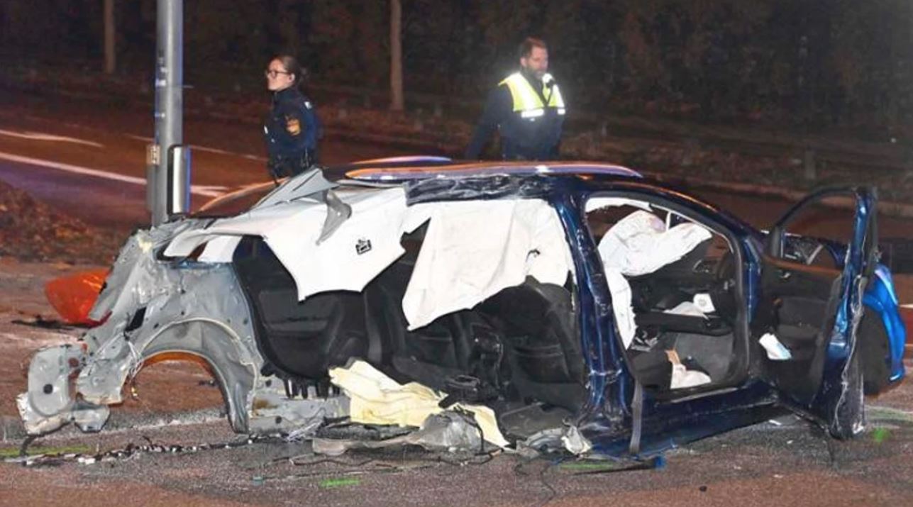 Aksident i rëndë në Mynih/ Vetura ndahet në dysh, dy të vdekur