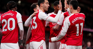 Arsenal afrohet me titullin/ “Topçinjtë” nuk ndalen në Premier League, mundin 2-0 Brentford